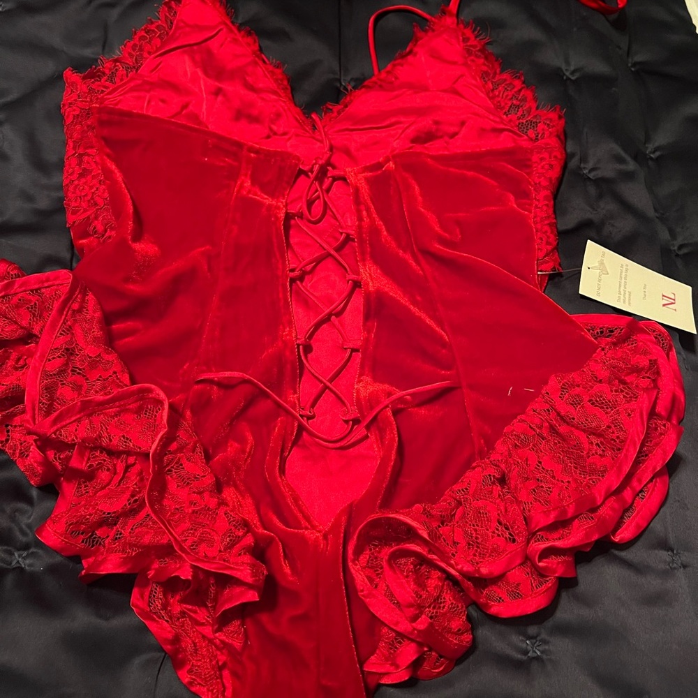 Vibrant Red Lace Chemise and Robe Set - Picture 2 of 5